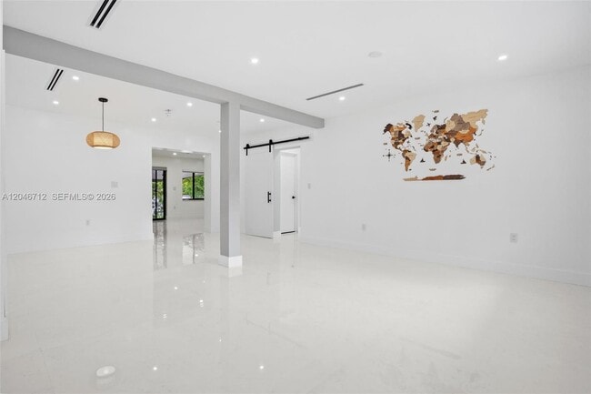 Photo - 56 Whitethorn Dr