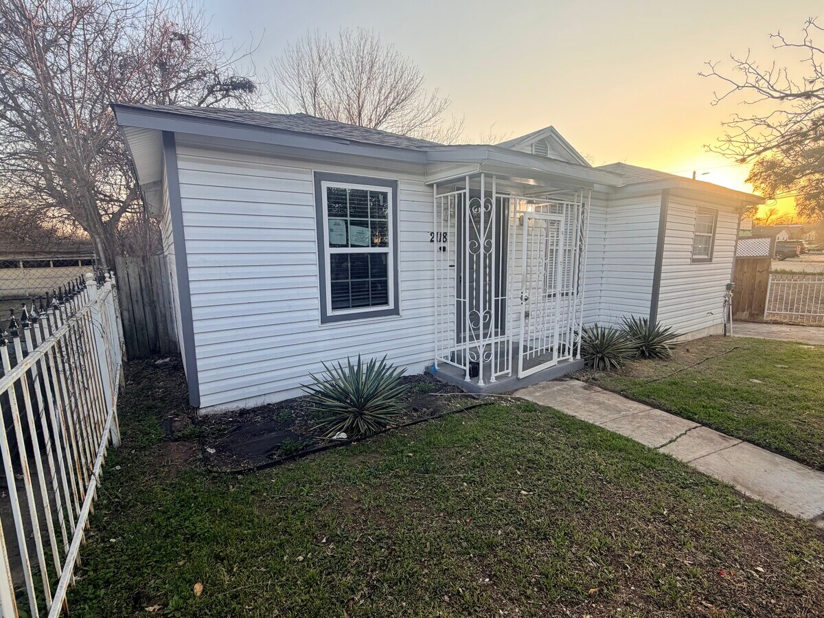 Photo - 2118 Burnet St