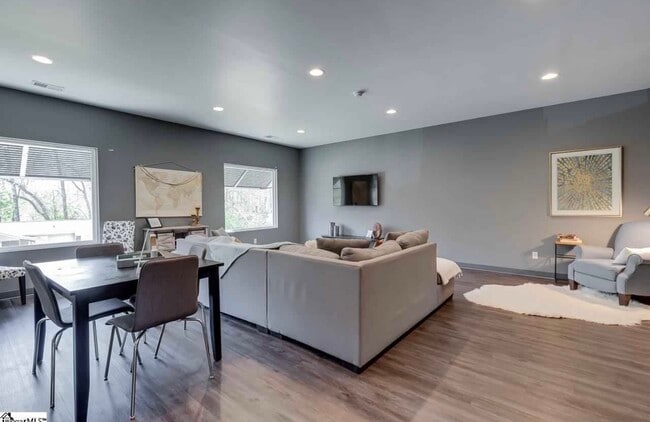 30 Oak Glen Dr