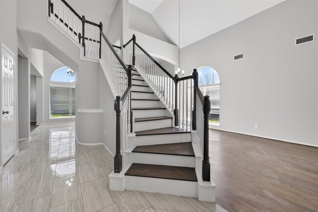 Building Photo - 17711 Shelby Oaks Cir