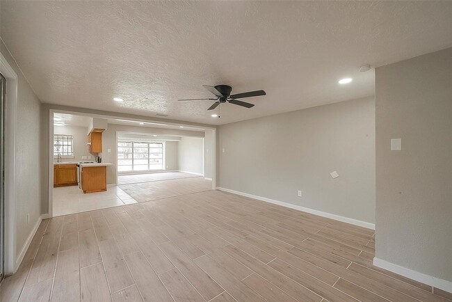 Photo - 5874 Reed Rd