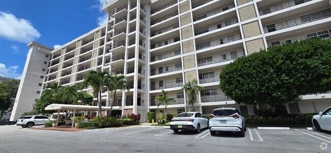 Building Photo - 3300 N Palm Aire Dr Unit 407 Rental