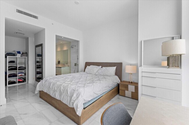 Photo - 700 NE 26th Ter Unidad 2605