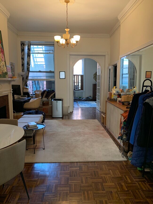 Middle Room - 2019 Locust St Unidad 1