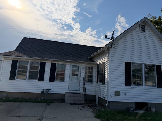1711 W Main St