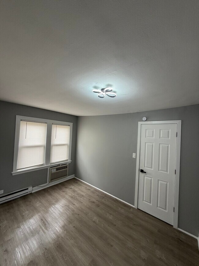 Photo - 7805 Central Ave