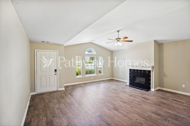 Photo - 310 Lakeview Trail