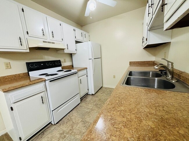 Photo - 1741 Don Lee Drive