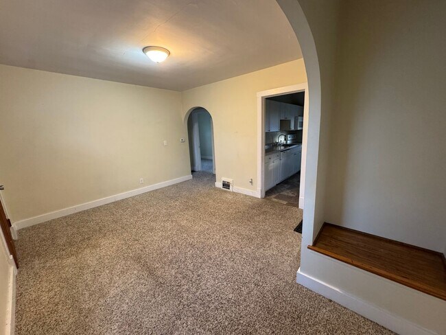 Photo - 2 bedroom Moline house with garage!