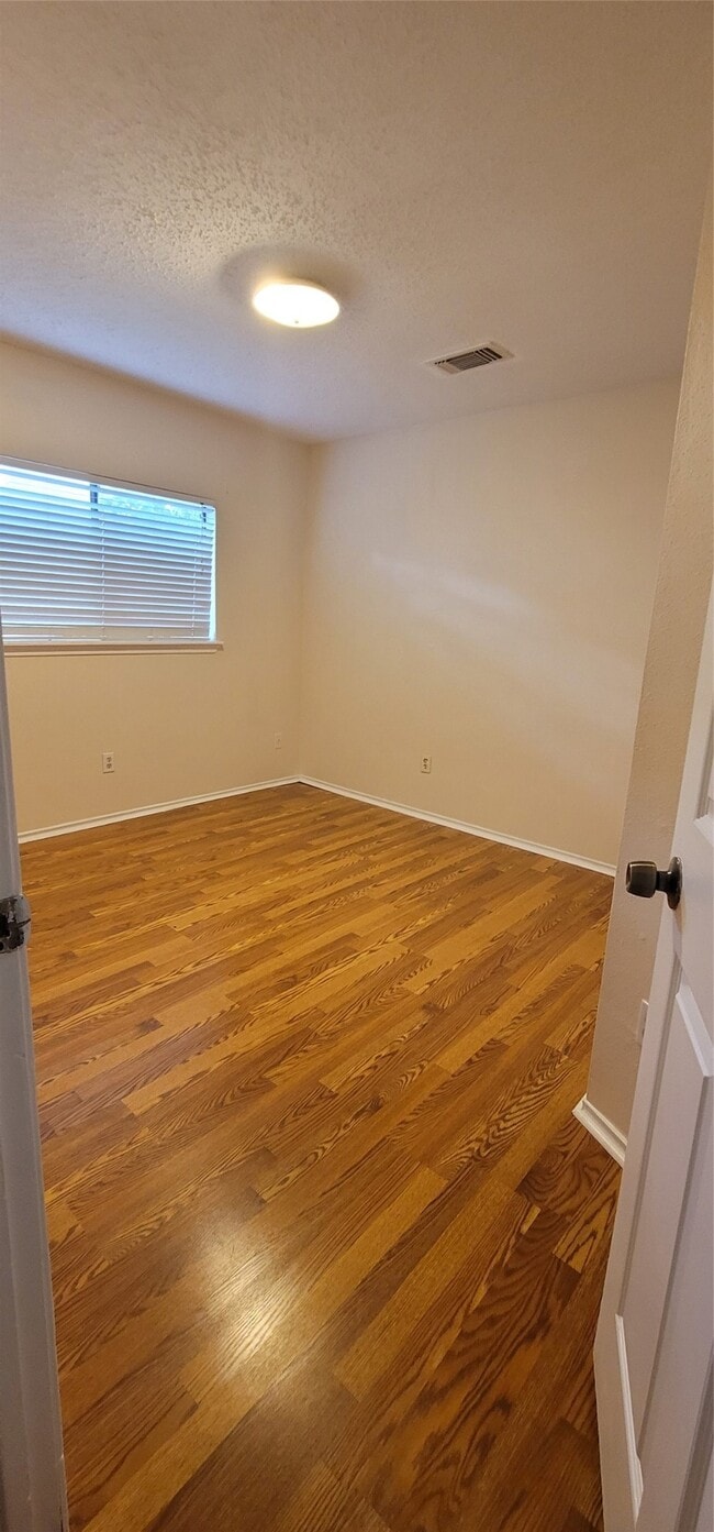 Photo - 20111 Beechview Ln