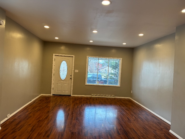Photo - 112 Sharpe St