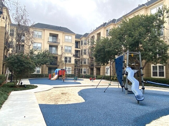 Photo - 3230 Watermarke Pl