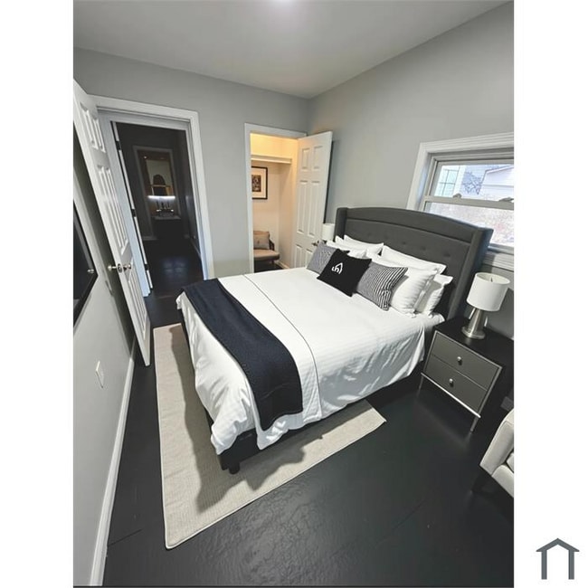 Photo - 3860 E 72nd St Unidad 2