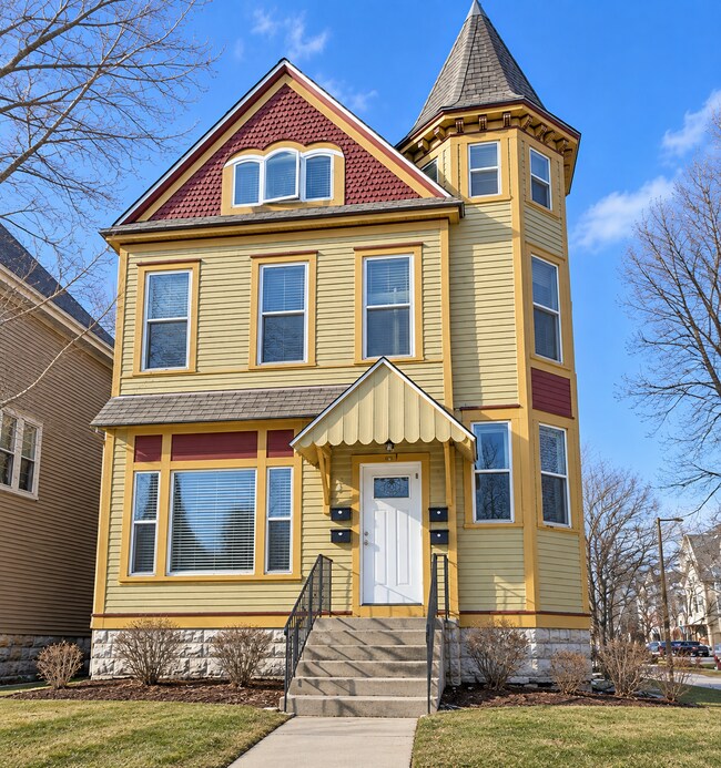 783 6th St E Unit 4