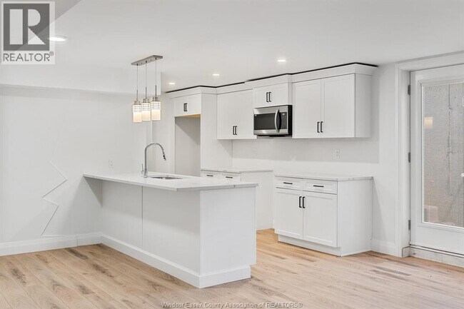 Photo - 253 Livingstone Cres