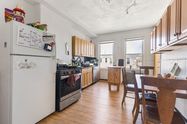 Photo - 9/1 Beautiful Inman Sq 3BR with laundry in...
