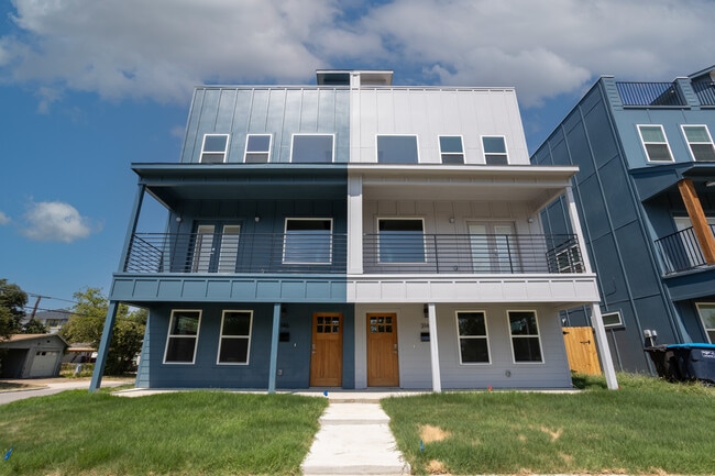 Building Photo - 3144 Wayside Ave Unit 3146