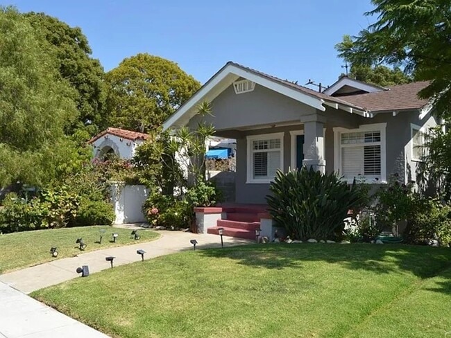 1608 Post Ave