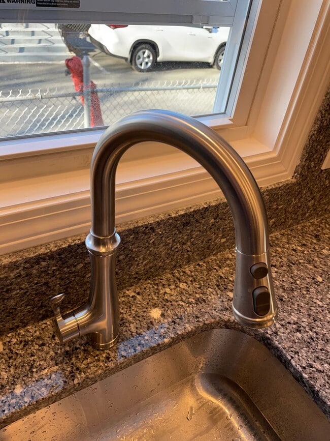 Photo - NO BROKER FEES !! BRAND NEW FULLY RENOVATED TWO  BEDROOM UNIT IN TOP COMMUTER LOCATION !!! Unidad 217-4L