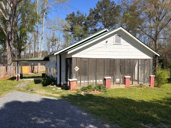 Building Photo - 3 Bedrooms, 1 Bathroom - Home in Armuchee!