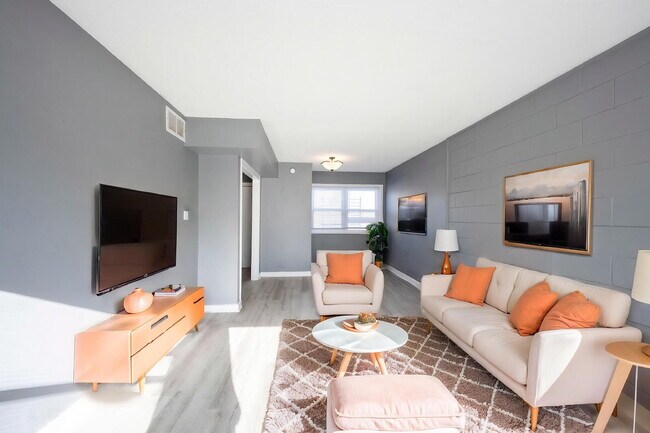 Photo - "Charming 2-Bedroom Retreat in Indianapolis – Cozy 900 Sq Ft Living!"