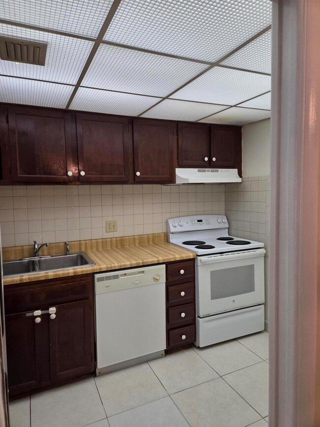 Photo - 3750 Inverrary Dr Unit 2C