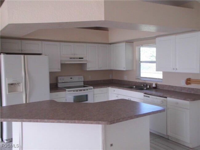 Photo - 845 Wolverine St E