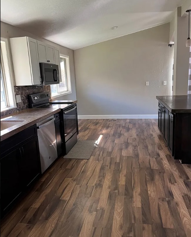 Photo - 4 Bedroom, 3 Bathroom Home - Located in Mo...