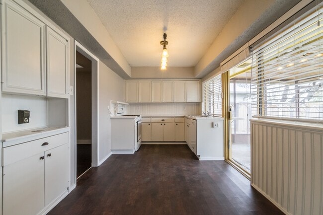 Photo - 5214 Spring Lake Dr