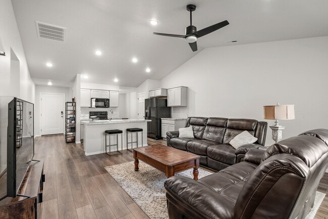 Photo - 3950 E Syracuse St