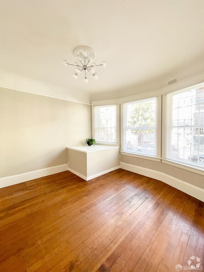 Building Photo - 64 Woodward St Rental