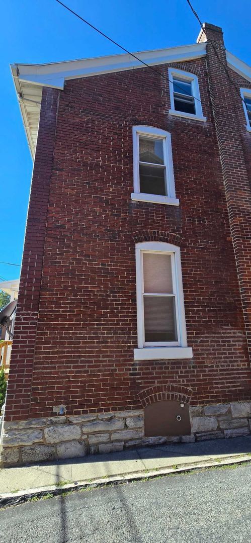 Photo - 1215 Lehman St