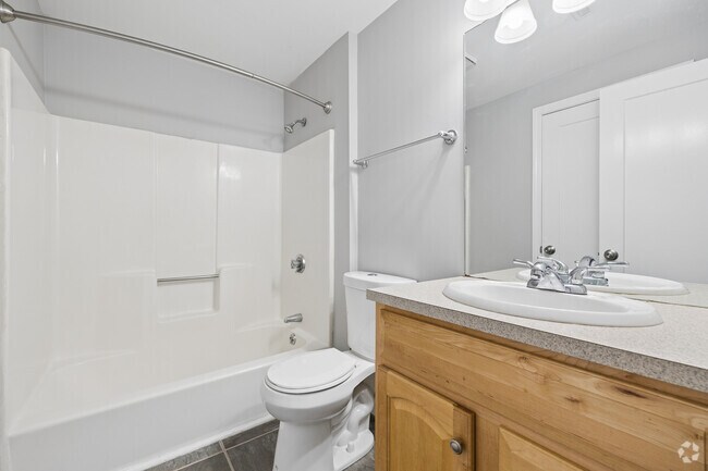1BR, 2BA - 1,090SF - Second Bathroom