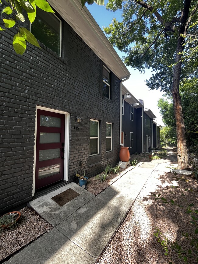 Photo - 6211 Manor Rd