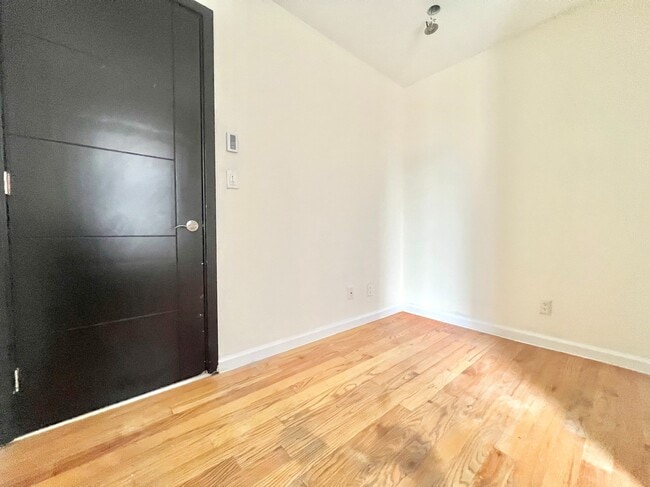 Photo - 350 Manhattan Ave Unit 3F