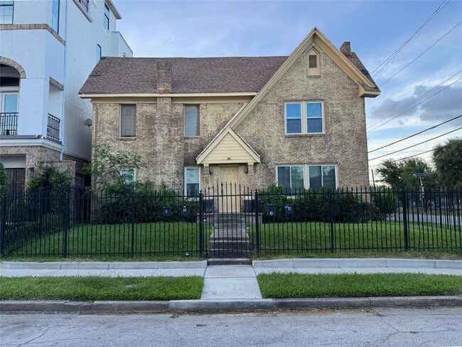 Building Photo - 302 W Saulnier St Unit 2