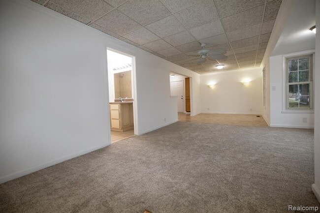 Photo - 9172 Millward Ave