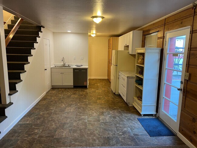 Photo - 500 SQFT. STUDIO UNIT NEAR DOWNTOWN HAYWARD. PRIME LOCATION, PRIVATE ENTRENCE, AND MORE!!!