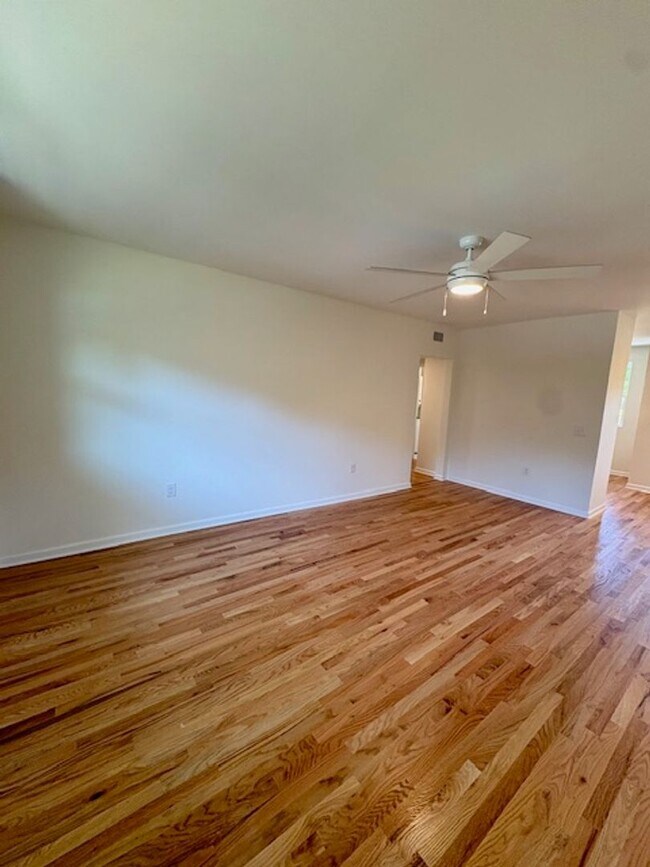 Photo - Newly Renovated Three Bedrooms Condo in South Windermere Unit D