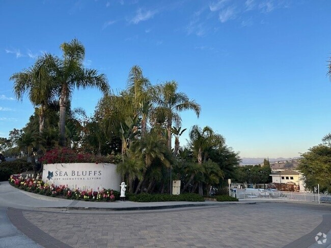 Building Photo - The Fountains at Sea Bluffs. Highly Sought... Rental