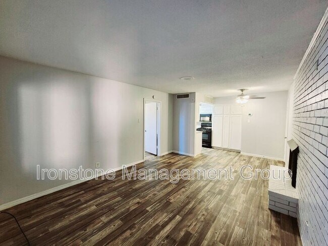 Photo - 4511 E 31st St Unidad #21