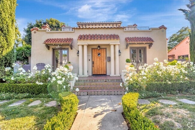 Building Photo - 1568 Mariposa Ave Rental