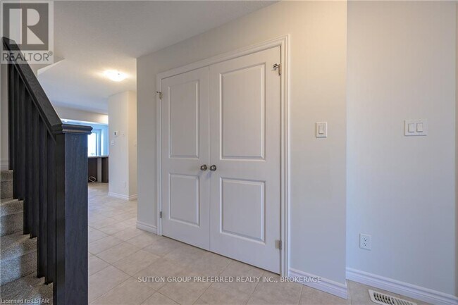 Photo - 341 Kennington Way