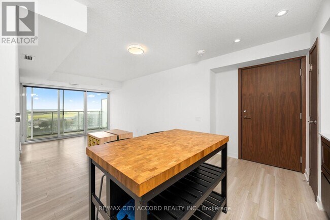 Photo - 17 Bathurst St Unit 2015