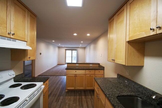 Building Photo - Pinto Suite Unit 222