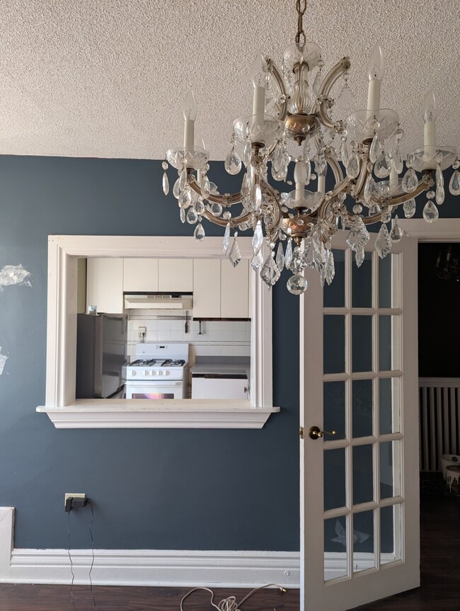 Pass through between dining room and kitchen. - 94 Aldwych Av