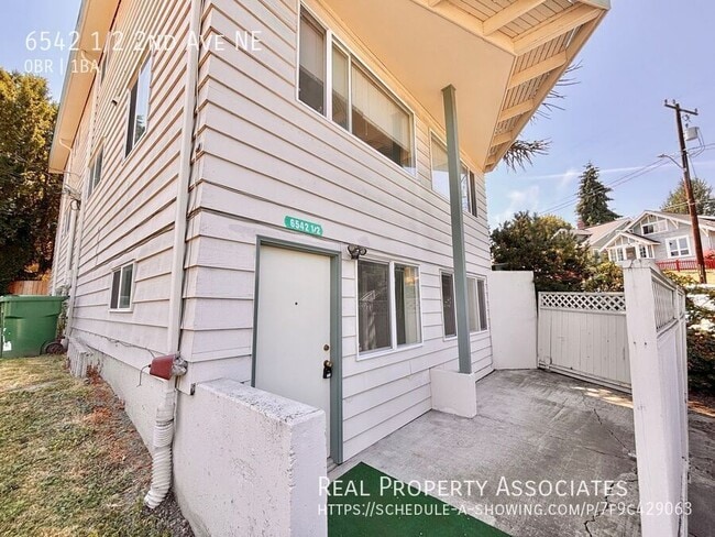 Building Photo - 6542 1/2 2nd Ave NE-