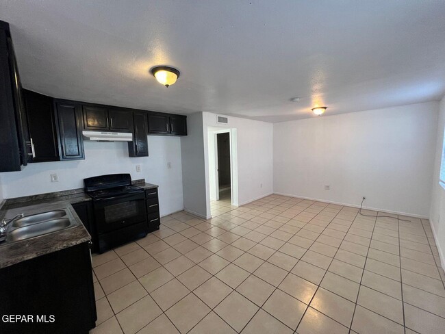 Photo - 14831 Allemands Ave Unidad c