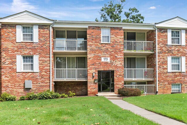 Photo - Lerner University Square