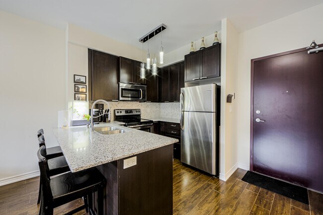 Photo - 1328-1328 Birchmount Rd